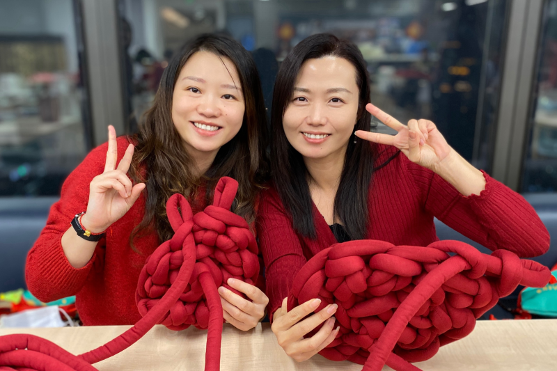 2023年12月，佳能（中国）工会举办多场圣诞暖冬手工活动－编织温暖·蒲团坐垫